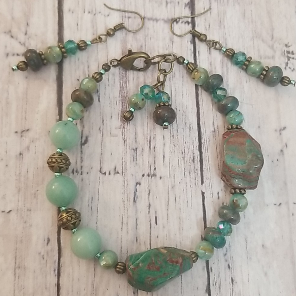 Green crazy lace agate freeform bracelet set